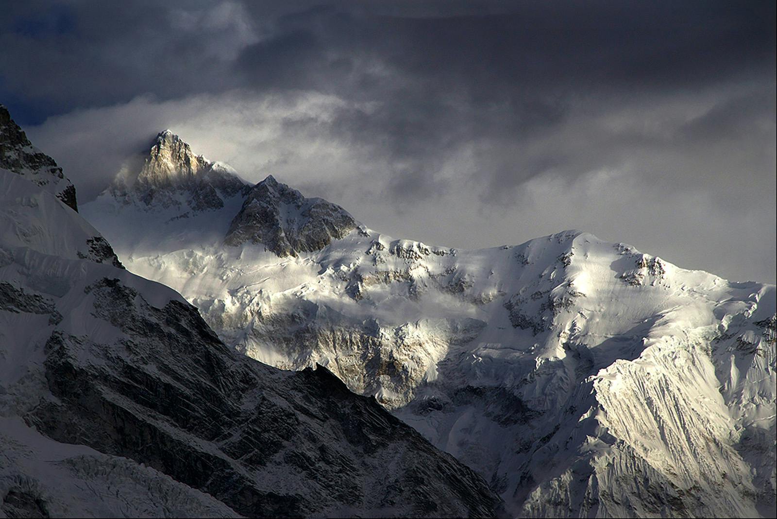 0e4a8e65 7dc7 40fe b29e 7a8b0d9a2eac goechala trek   ashish bhatt   sunlight on kanchenjunga tip   indiahikes