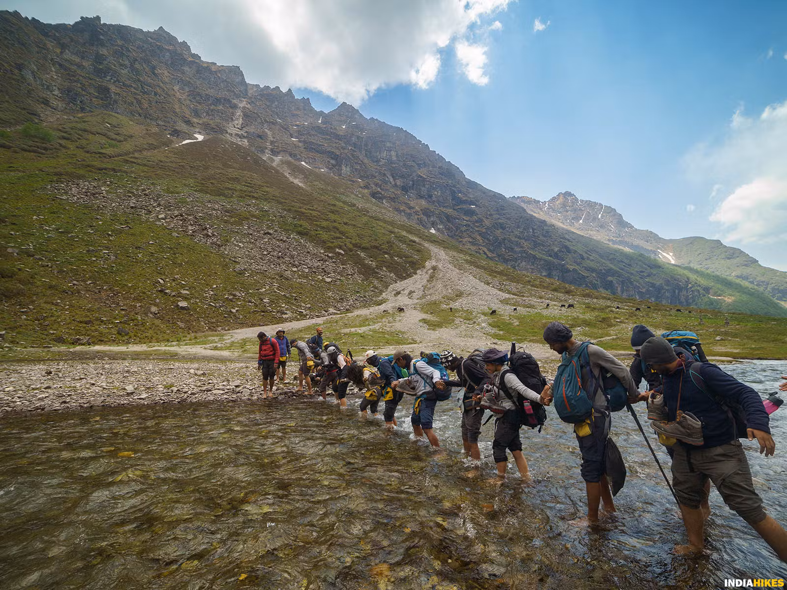 79548298 b393 4edb 867e 5aef2e841726 rupin pass saruwas thatch to dhanderas thatch parikshit madhukar indiahikes %2873%29